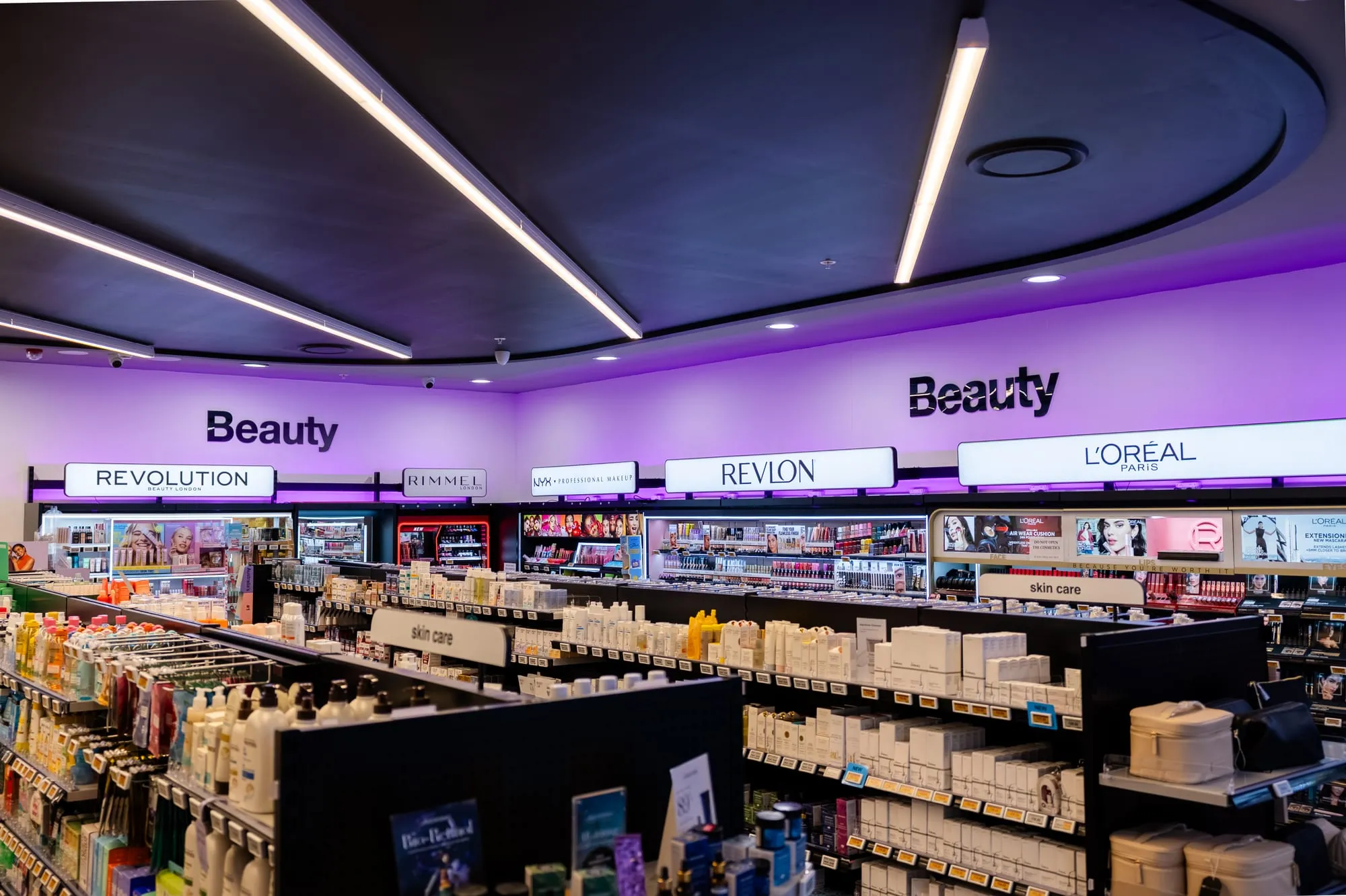 Beauty hall with concealed cove lighting